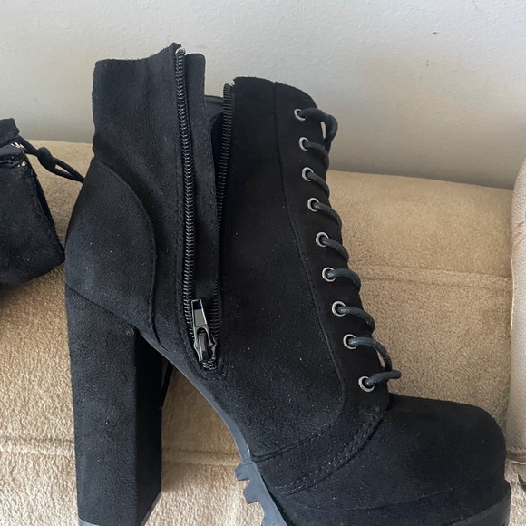 Lot of women’s shoes . Three pairs. Two pairs new. - Picture 7 of 11